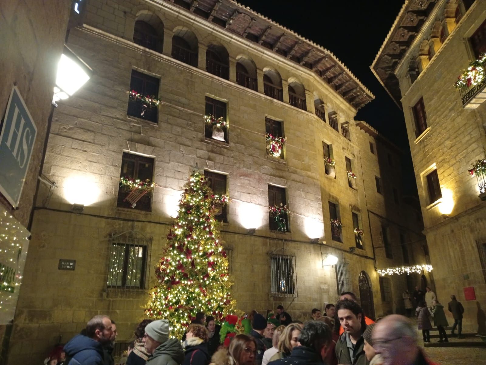 Sos del Rey Católico vive una Navidad de cuento con el encendido de sus luces