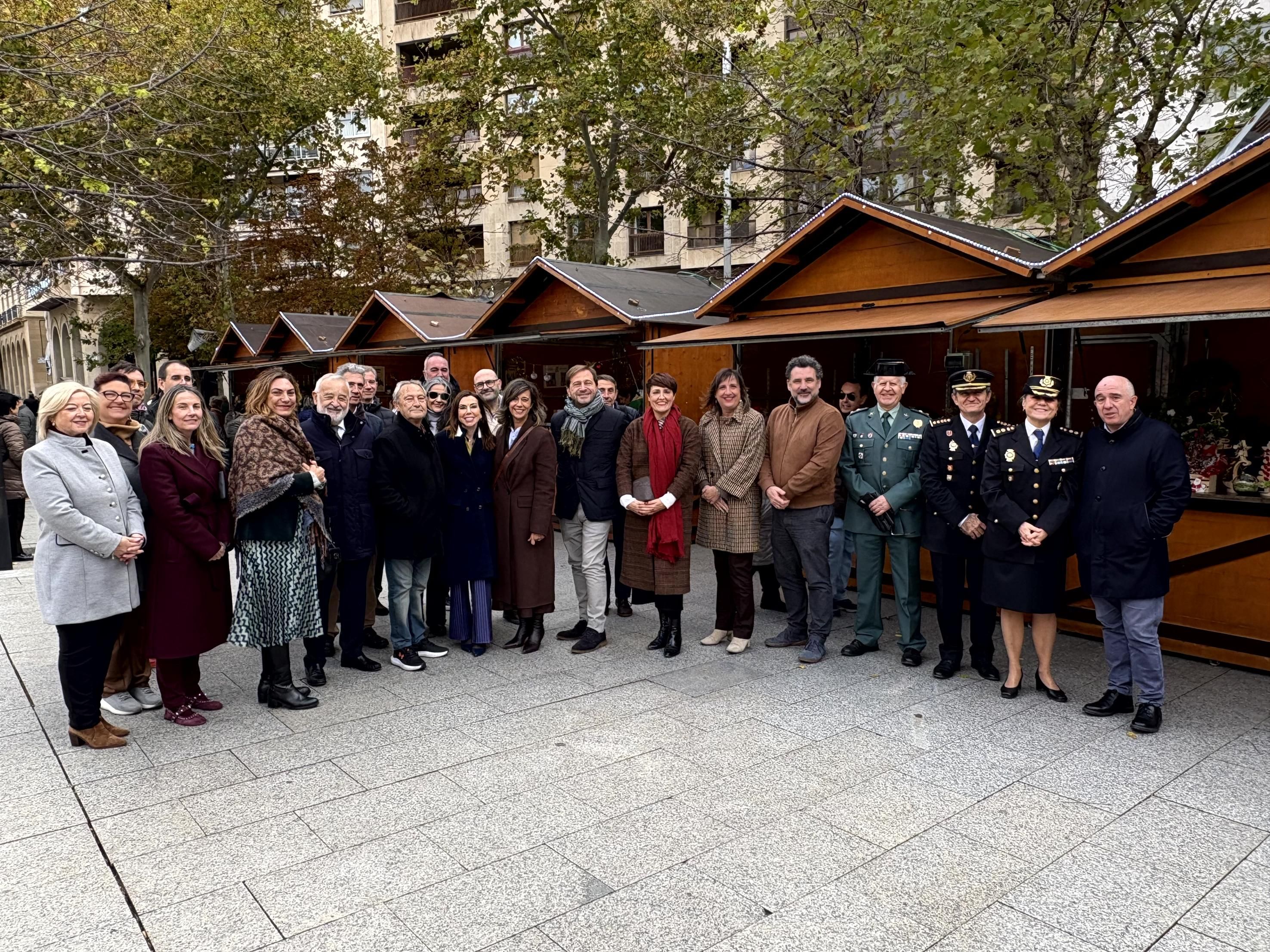 Inauguran el XV Rastrillo Navideño solidario de ATADES en Plaza Aragón